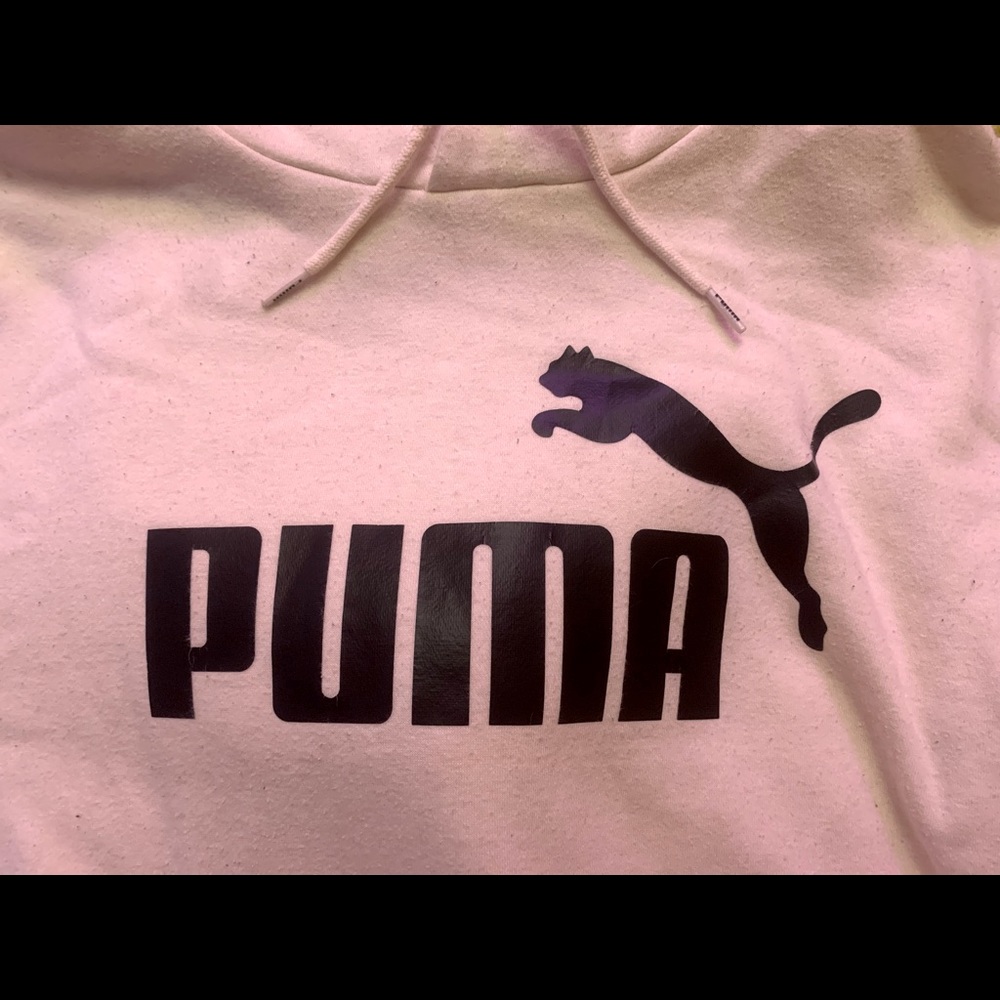 XL Men’s PUME hoodie! Cream and black.